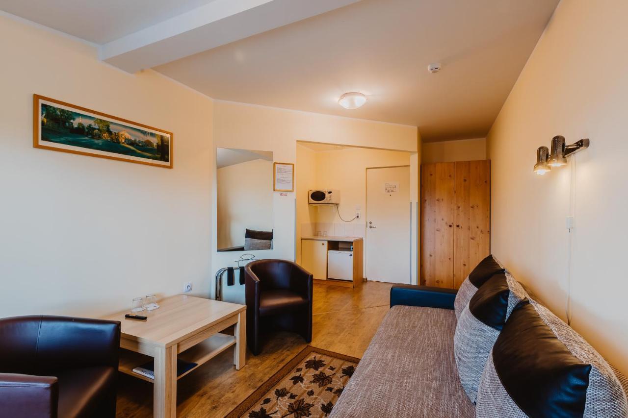 Aleksandri Hotel Tartu Buitenkant foto