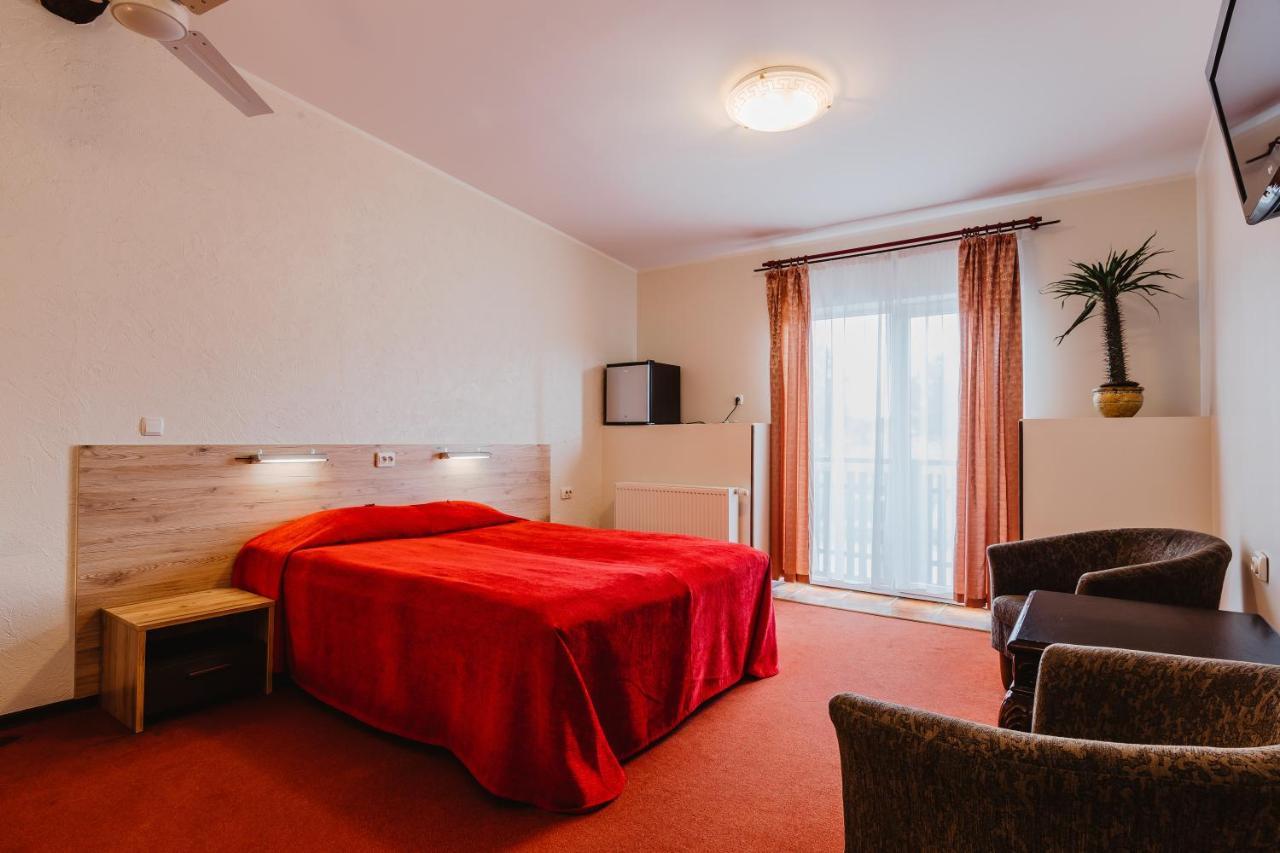 Aleksandri Hotel Tartu Buitenkant foto