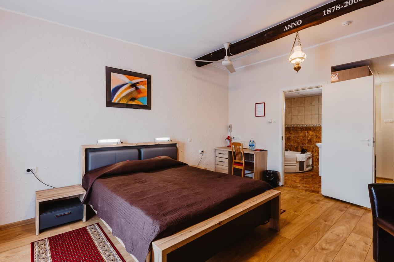 Aleksandri Hotel Tartu Buitenkant foto